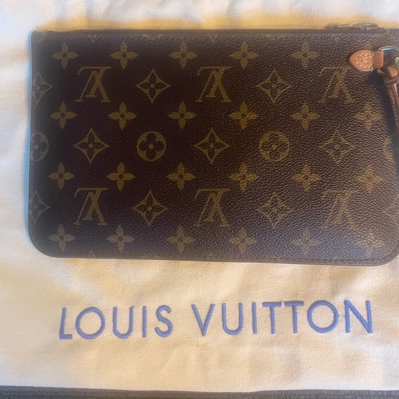 Authentic Lv neverfull wristlet! - Picture 2 of 13